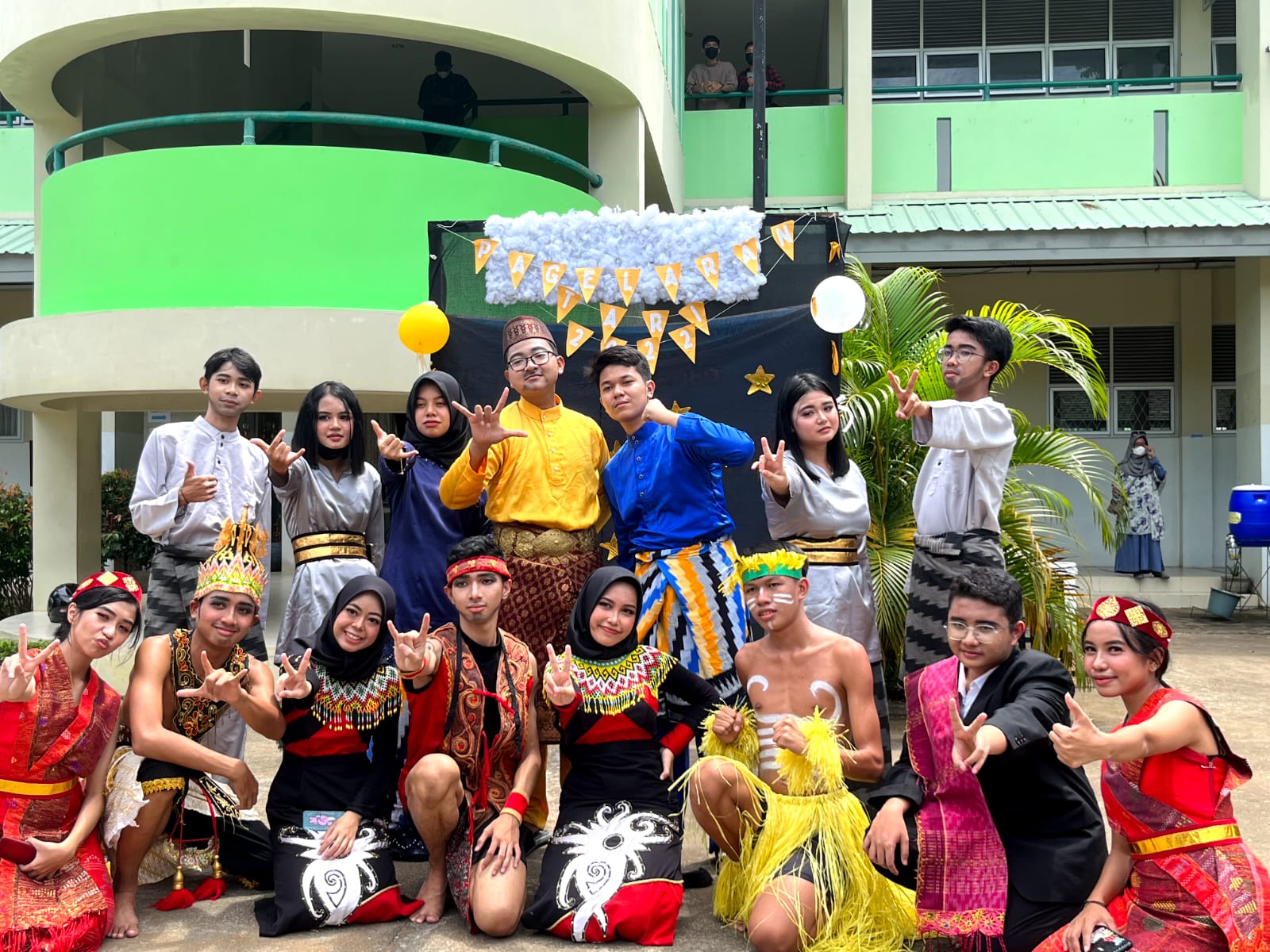 Pagelaran Tari “Pendar Nuraga Nusantara”: Upaya Pelestarian Seni Tari dan Tradisi Oleh Siswa di Pontianak