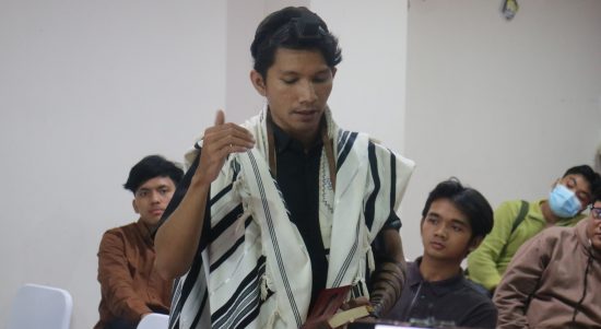 Ezra Avraham, pemuda Yahudi Indonesia dan Asisten parnas Israelitische Gemeente Indonesia.
