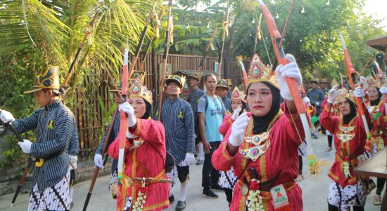 Pasukan Bergodo Wiroboyo mnyambut 30 peserta PKPLA dari ragam latar belakang daerah dan agama di Indonesia - Foto Oleh Ai Siti Rahayu